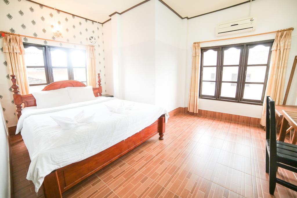 Maylay Guesthouse Vang Vieng Buitenkant foto